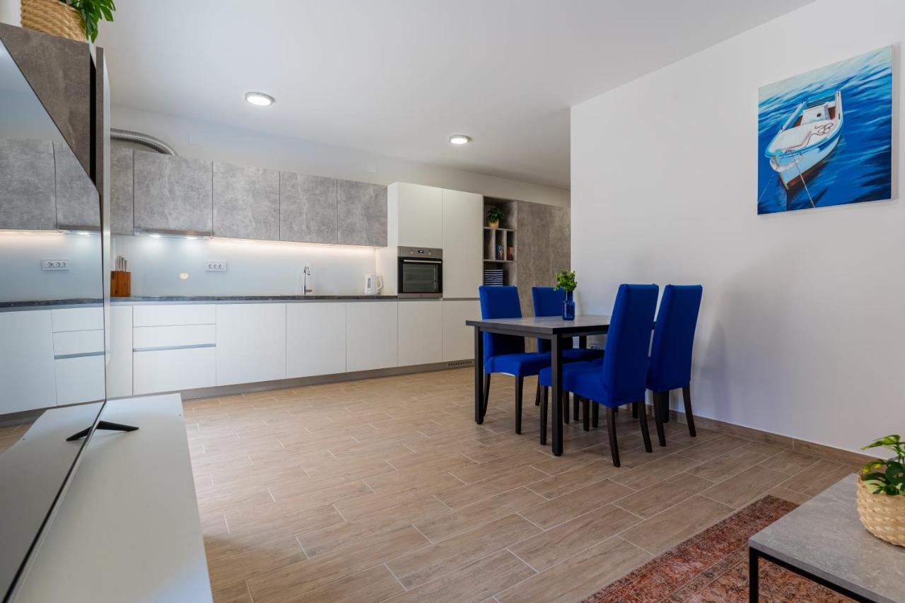 Apartment Blue Monstéra Cres Esterno foto